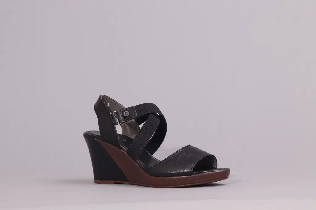 12288 - black - single - side - angle.webp